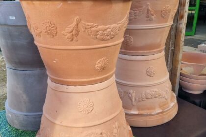 pots en terre cuite 2023 style toscane au jardin d'Héloise dans le Gard